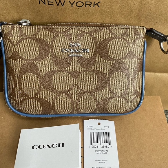Coach Wristlet NWT. Brand New come with gift box&paper bag. 😊 Price is Firm😊 - Picture 5 of 12